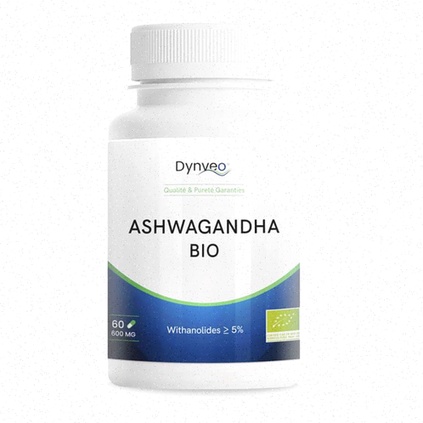 Capsules d'Ashwagandha et mains tenant une plante